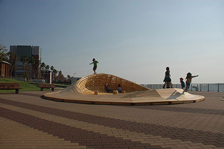 24d-studio designed Crater Lake is a multi-use environmental installation, a sculptural meeting and seating place for visitors to contemplate the surroundings of Kobe City.