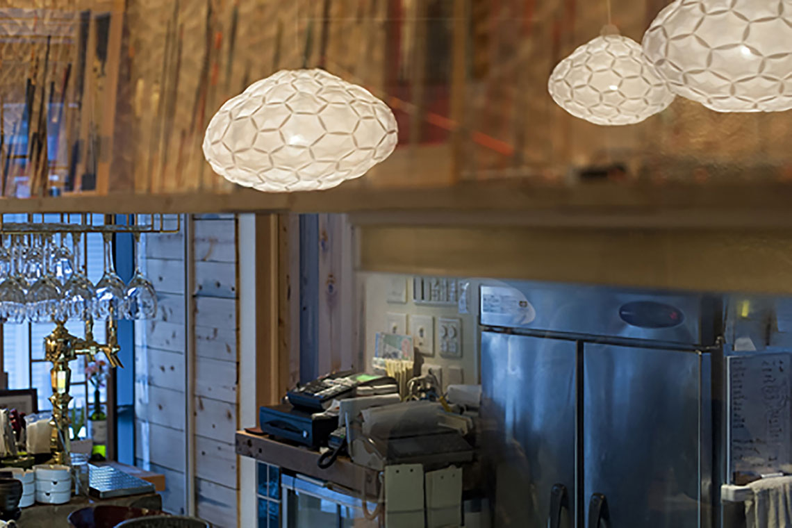 Airy pendant lamp collection is installed in Kobe restaurant