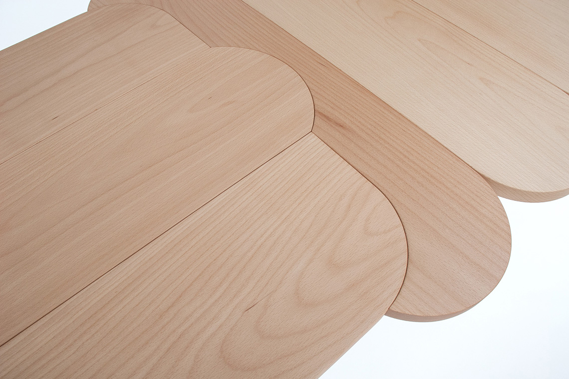 Detail of the solid beech table top from Moku Plus collection