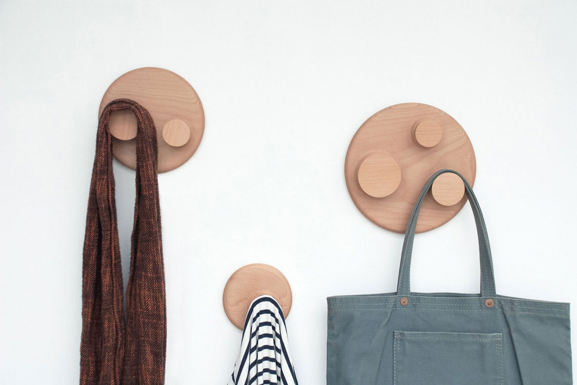 Orbit is a series of round wall hangers and hooks with simple structure and easy to install