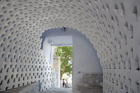 Daphne is a paper panel self-supporting and site-specific installation situated in Pyrgos, Greece 