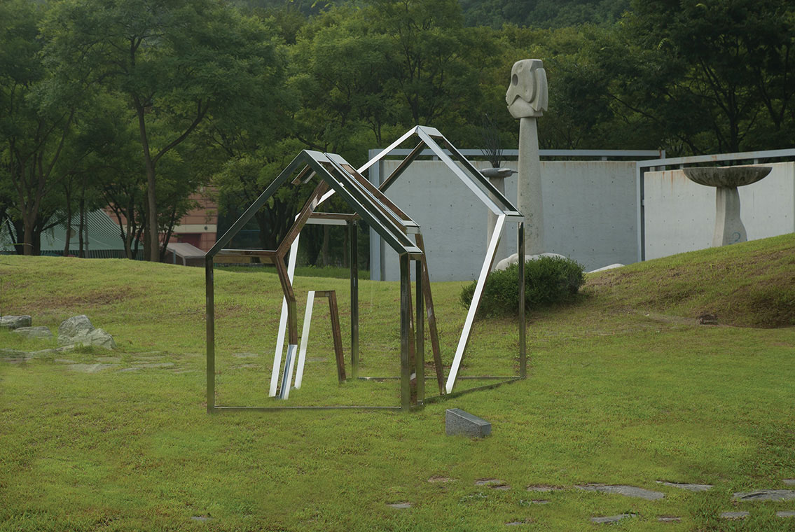 Perspective view of Home Monument and other sculptures in the background a Incheon Grand Park.