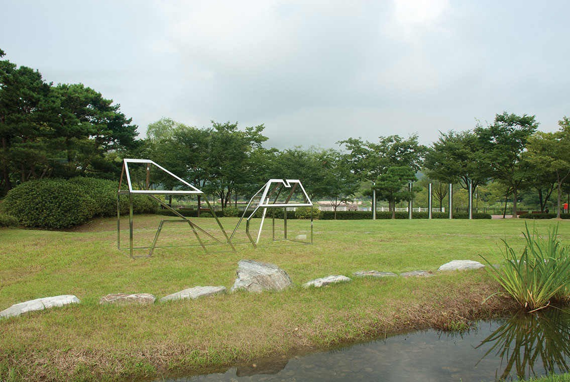 Home steel frame infuses two houses together differing in size, shape and frame constructions symbolizing relationship between Kobe and Incheon.